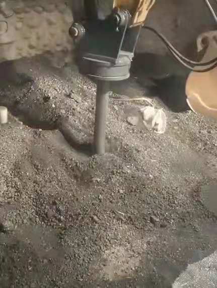 公鐵兩用挖掘機(旋轉器松砟器)